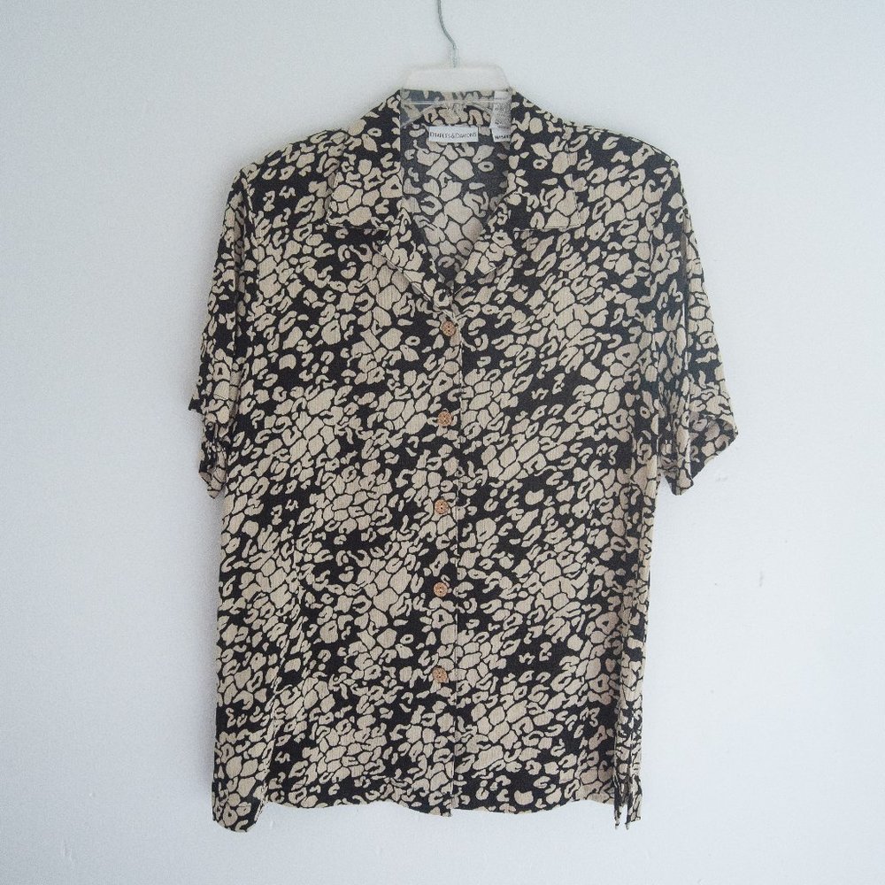 Women's Drapers and Damon's Button Down Top Size Med